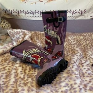 Women’s Love Hurts Chukka rain boots size 6